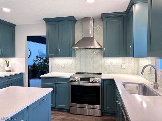 28402 Farrs Garden Path, Westlake, OH 44145