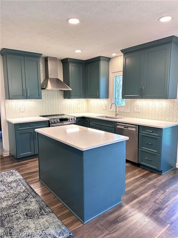 28402 Farrs Garden Path, Westlake, OH 44145