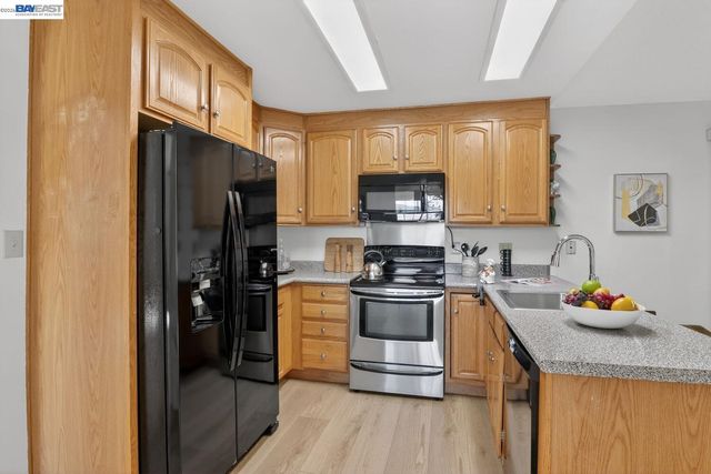 7800 Woodren Ct, Dublin, CA 94568