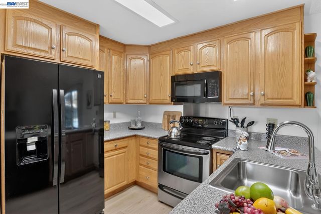 7800 Woodren Ct, Dublin, CA 94568