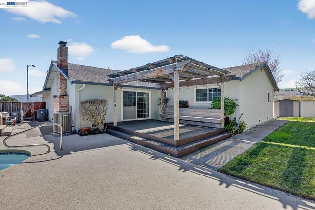 7800 Woodren Ct, Dublin, CA 94568