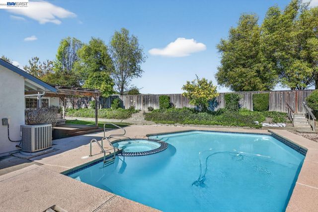 7800 Woodren Ct, Dublin, CA 94568