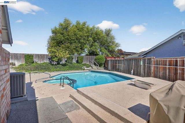 7800 Woodren Ct, Dublin, CA 94568