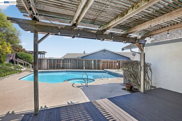 7800 Woodren Ct, Dublin, CA 94568