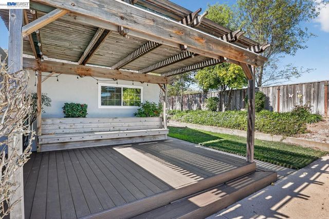 7800 Woodren Ct, Dublin, CA 94568