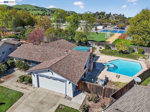 7800 Woodren Ct, Dublin, CA 94568