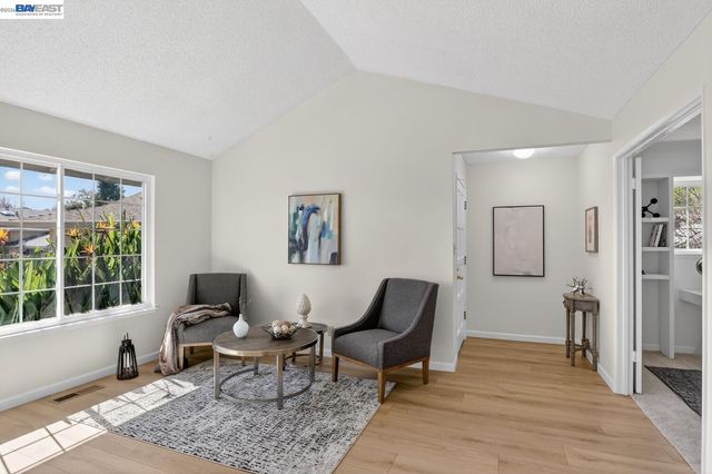 7800 Woodren Ct, Dublin, CA 94568