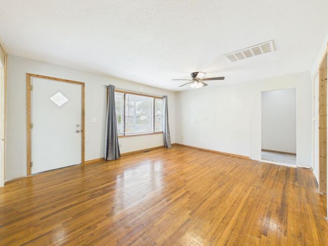 1642 S Sedgwick St, Wichita, KS 67213