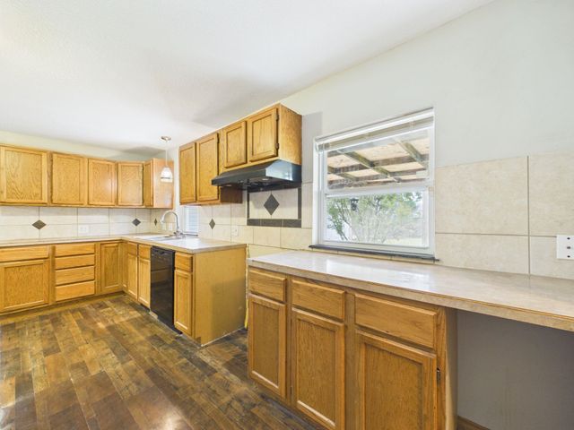 1642 S Sedgwick St, Wichita, KS 67213