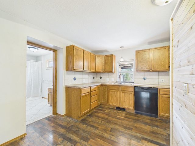 1642 S Sedgwick St, Wichita, KS 67213