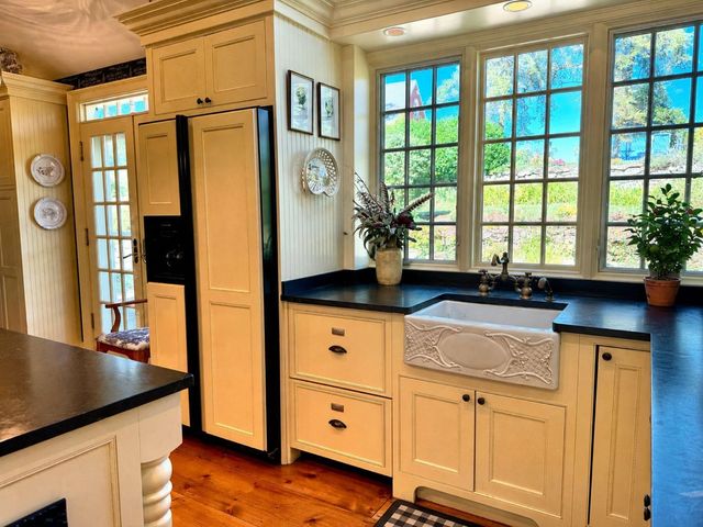 89 Chestnut Hill Road, Amherst, NH 03031