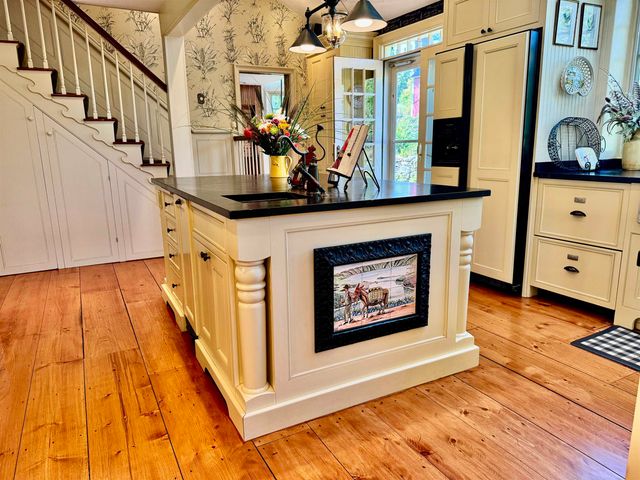 89 Chestnut Hill Road, Amherst, NH 03031