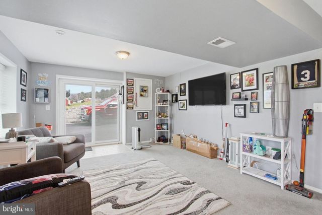 410 SHORBS HILL RD, Hanover, PA 17331