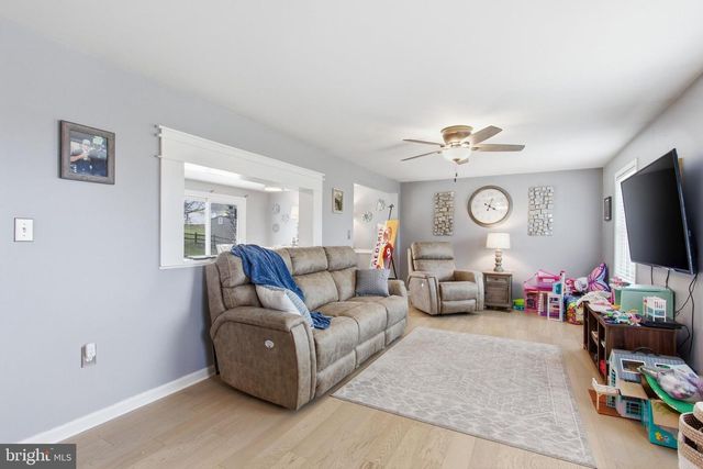 410 SHORBS HILL RD, Hanover, PA 17331