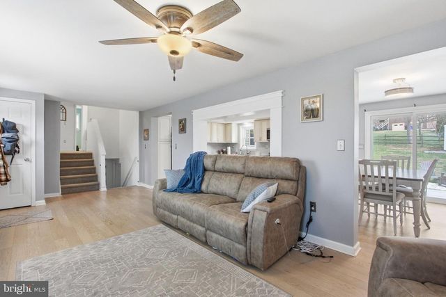 410 SHORBS HILL RD, Hanover, PA 17331