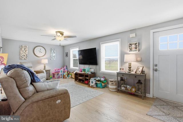 410 SHORBS HILL RD, Hanover, PA 17331