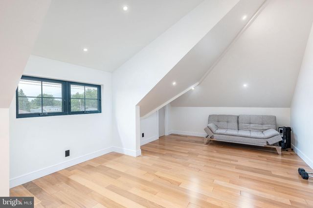9739 KREWSTOWN, Philadelphia, PA 19115