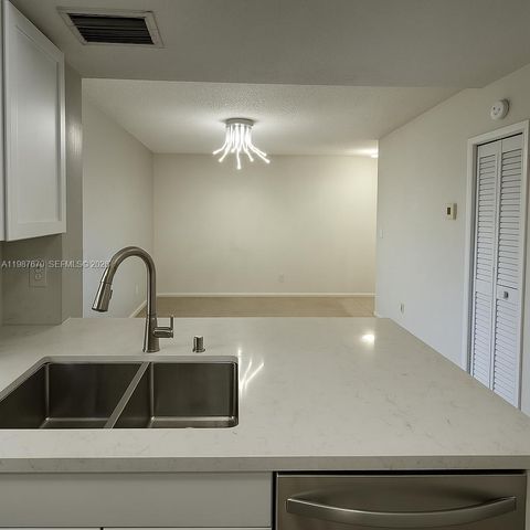 9715 Fontainebleau Blvd E309, Miami, FL 33172