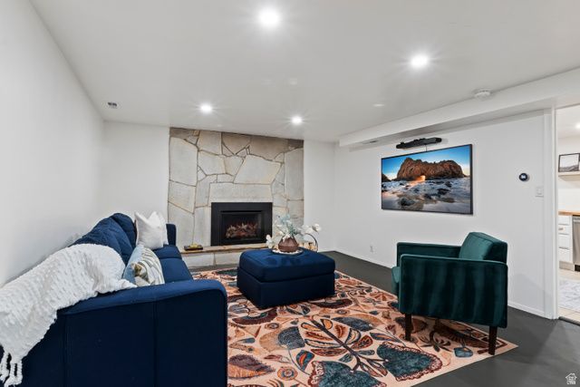 5831 S BEAUMONT DR, Holladay, UT 84121