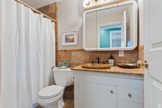 5831 S BEAUMONT DR, Holladay, UT 84121