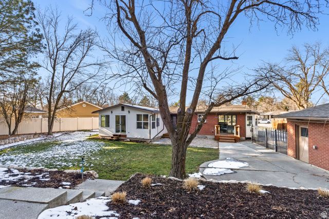 5831 S BEAUMONT DR, Holladay, UT 84121