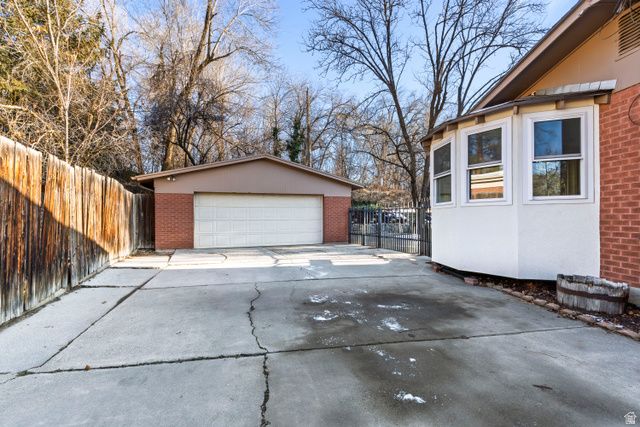 5831 S BEAUMONT DR, Holladay, UT 84121