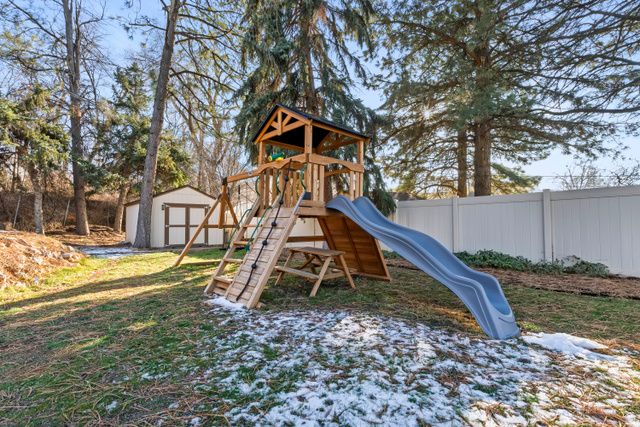 5831 S BEAUMONT DR, Holladay, UT 84121