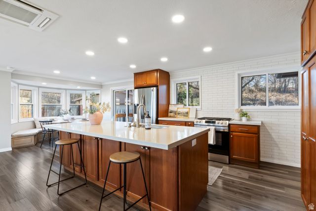 5831 S BEAUMONT DR, Holladay, UT 84121