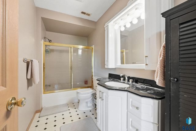 27302 Atkins Pl Place, Tea, SD 57064