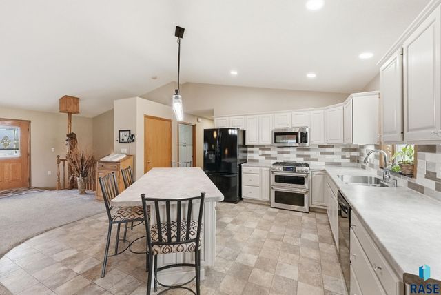 27302 Atkins Pl Place, Tea, SD 57064
