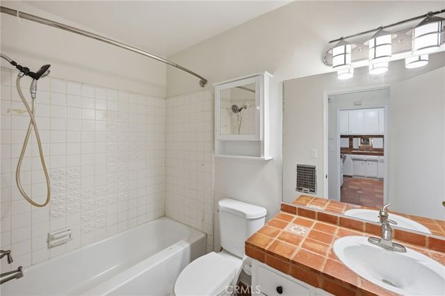 425 S Kenmore 206, Los Angeles, CA 90020