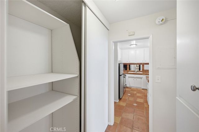 425 S Kenmore 206, Los Angeles, CA 90020