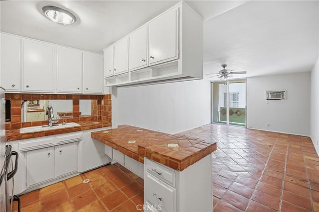 425 S Kenmore 206, Los Angeles, CA 90020