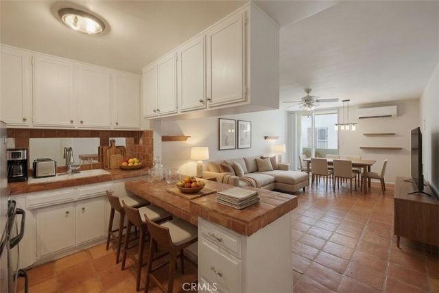425 S Kenmore 206, Los Angeles, CA 90020