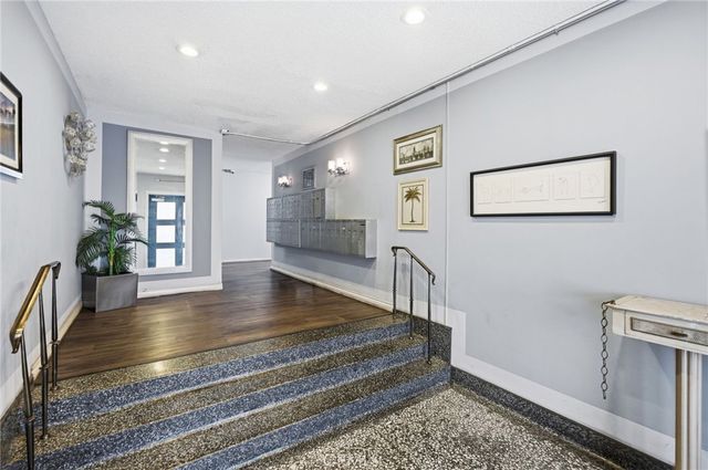 425 S Kenmore 206, Los Angeles, CA 90020