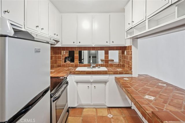 425 S Kenmore 206, Los Angeles, CA 90020