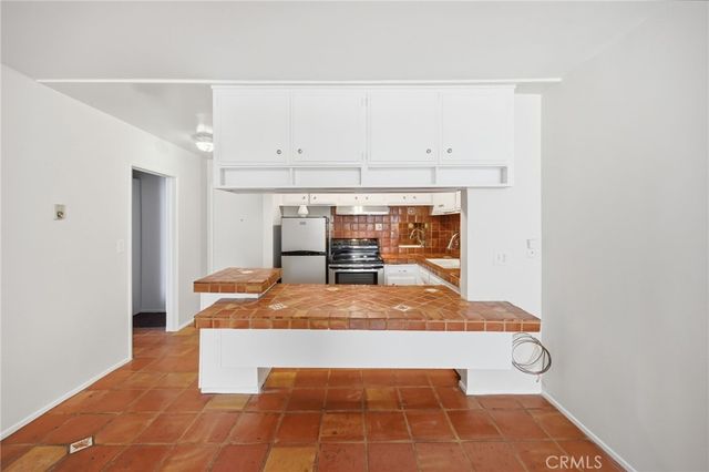 425 S Kenmore 206, Los Angeles, CA 90020