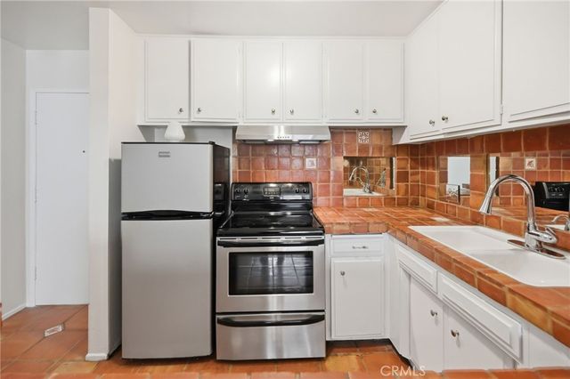 425 S Kenmore 206, Los Angeles, CA 90020
