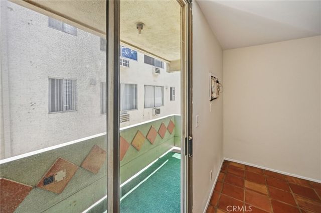 425 S Kenmore 206, Los Angeles, CA 90020