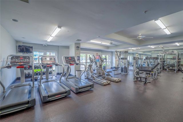 3001 NE 185th St 127, Aventura, FL 33180