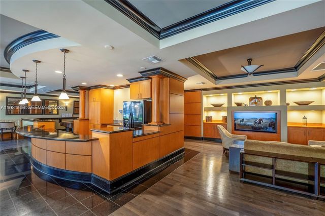 3001 NE 185th St 127, Aventura, FL 33180