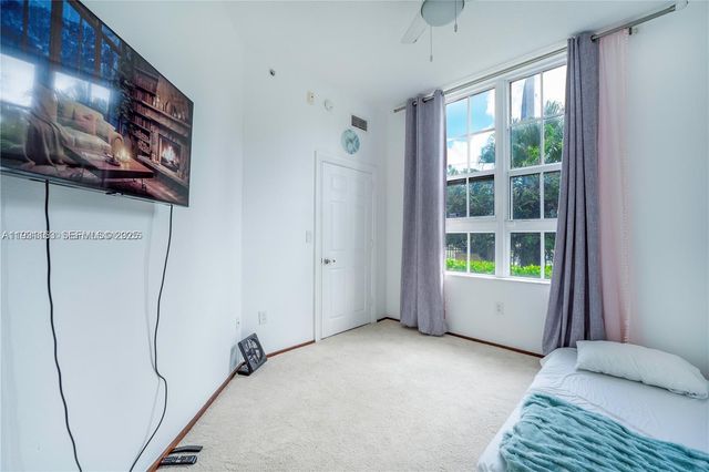 3001 NE 185th St 127, Aventura, FL 33180