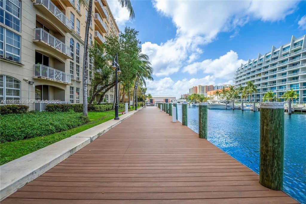 3001 NE 185th St 127, Aventura, FL 33180