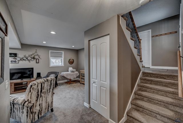 3609 PARKVIEW DR, Rapid City, SD 57701