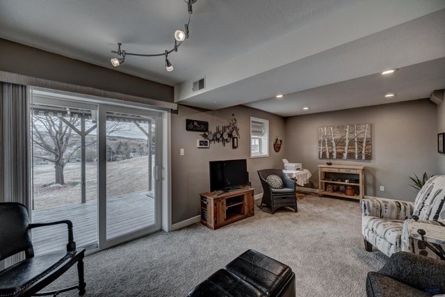 3609 PARKVIEW DR, Rapid City, SD 57701