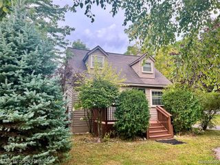 615 Leon Road, Walled Lake, MI 48390