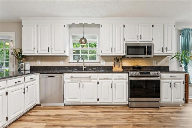 829 Mattmoore PL, Newport News, VA 23601