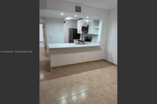 18870 NW 57th Ave 204, Hialeah, FL 33015