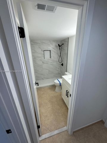 18870 NW 57th Ave 204, Hialeah, FL 33015