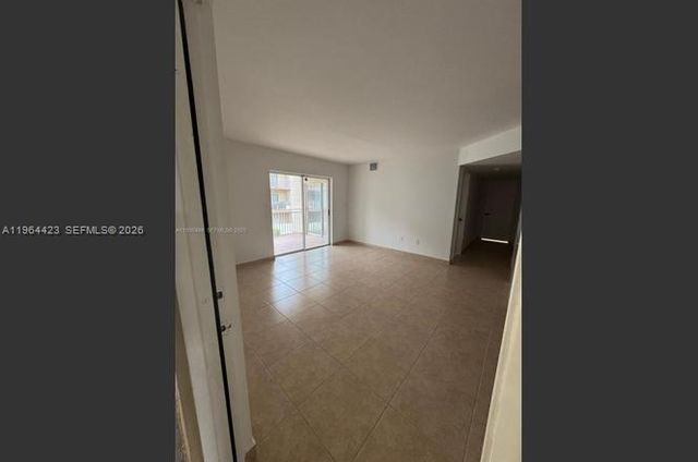 18870 NW 57th Ave 204, Hialeah, FL 33015